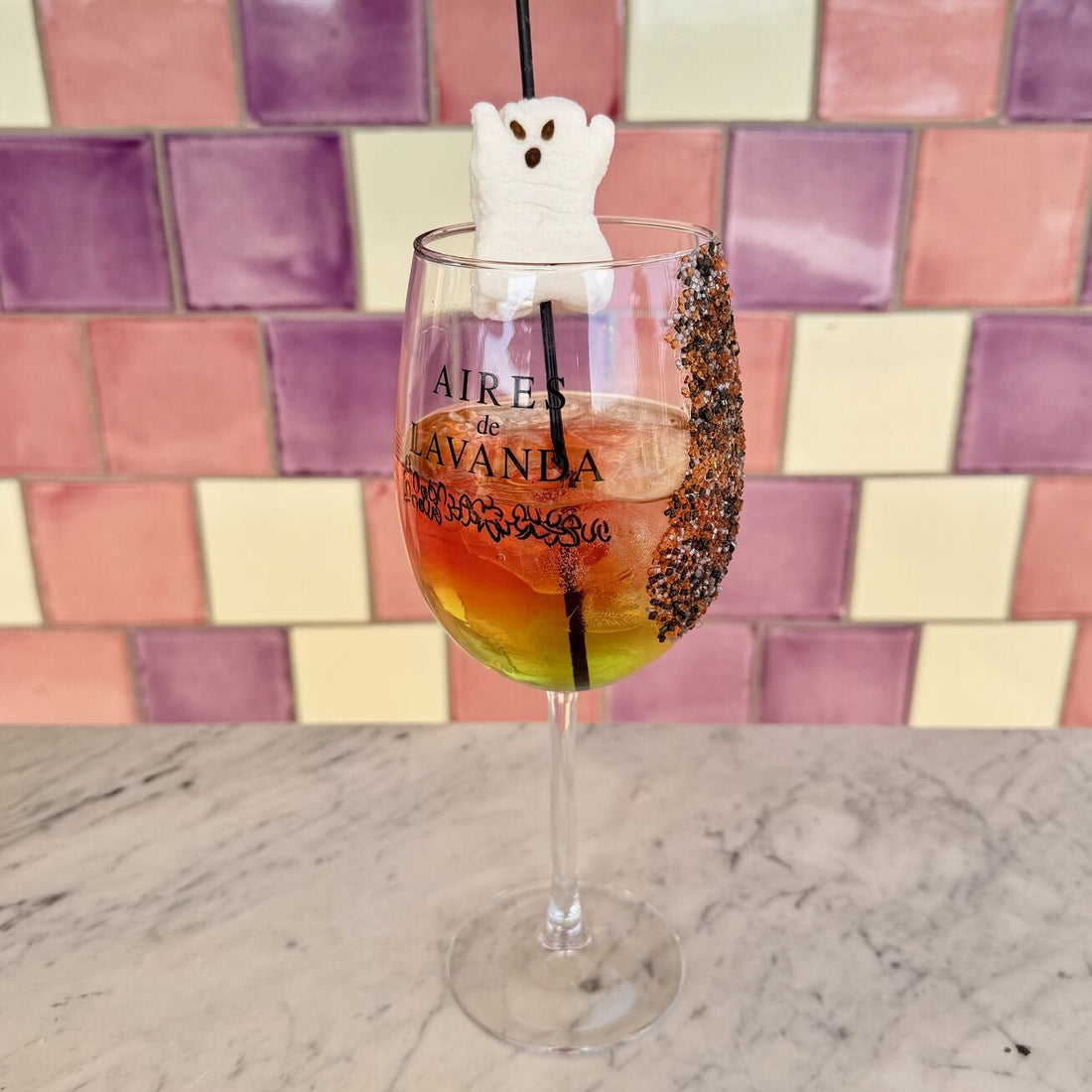 Trick or Drink: La Bebida de Temporada Perfecta para Halloween en Aires de Lavanda