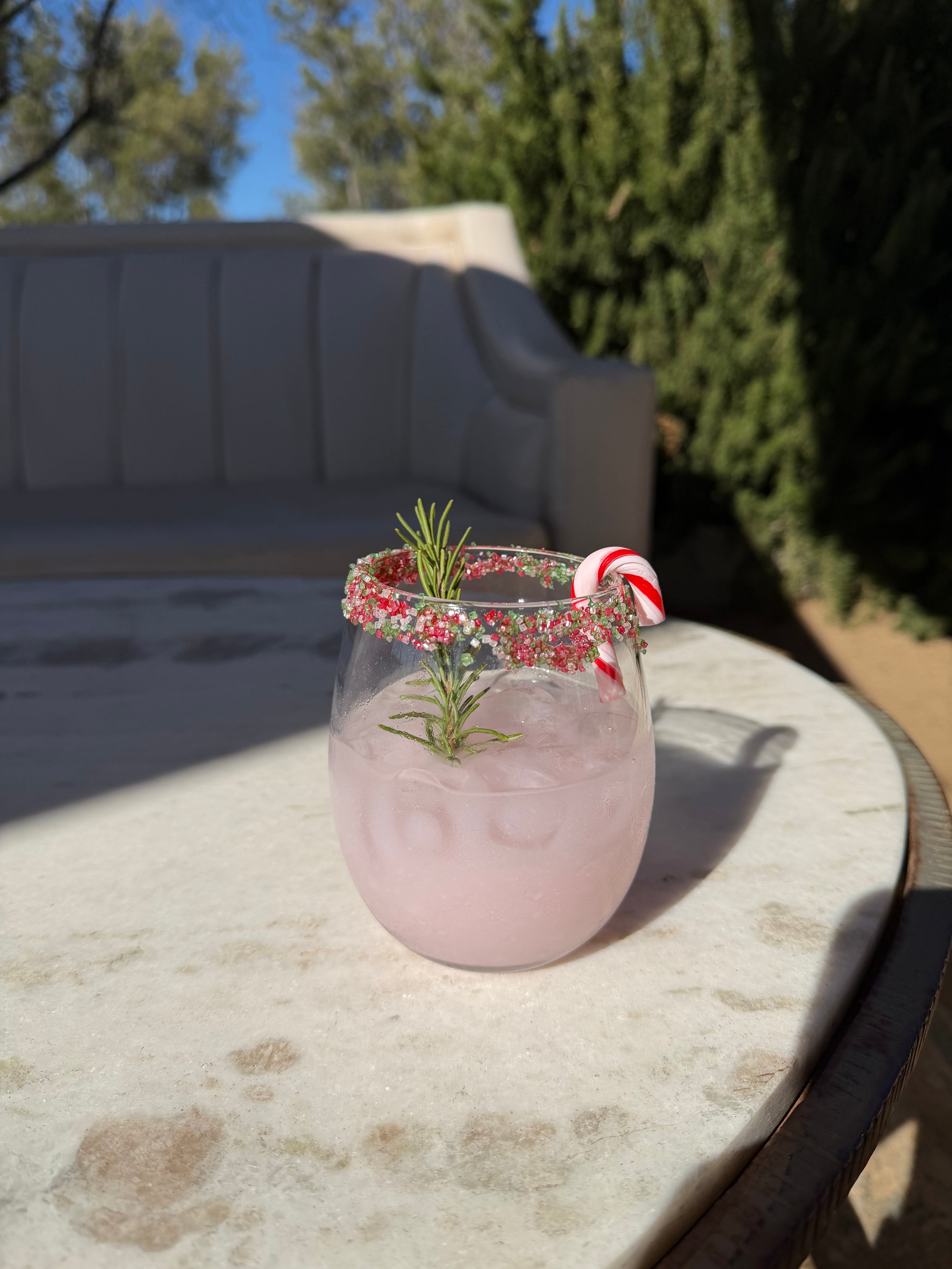 Magia Navideña en Aires de Lavanda: Cócteles de Temporada y Galletas de Jengibre