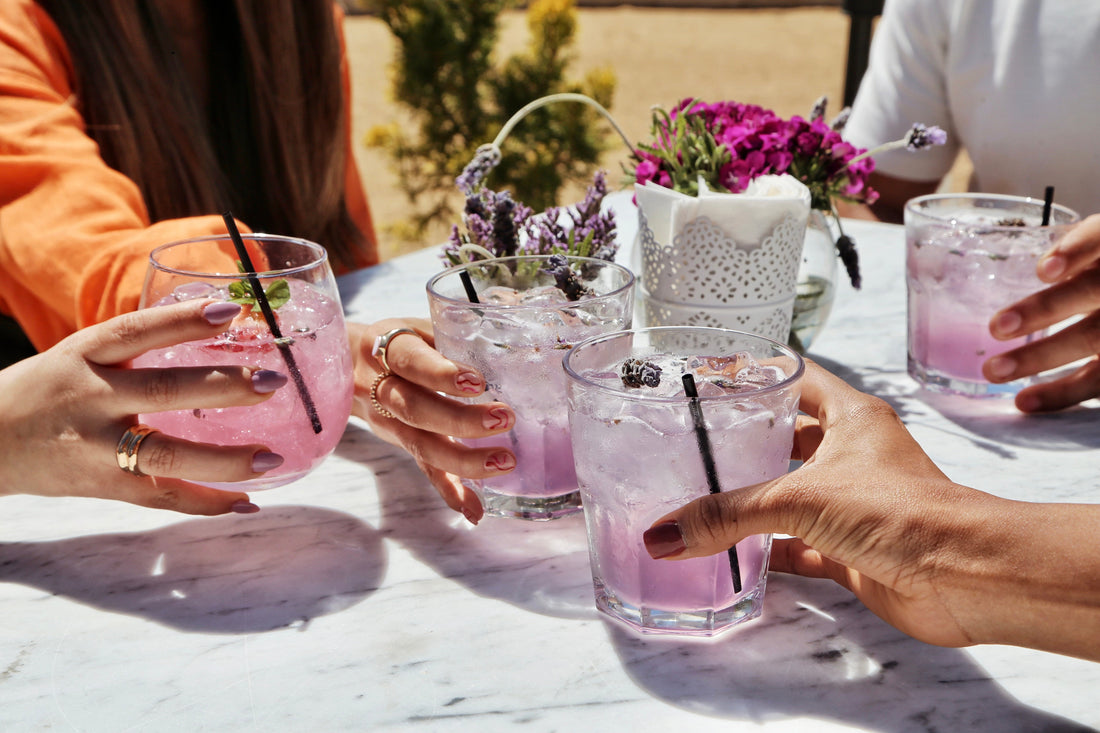Entretenimiento Navideño: Cocteles de Lavanda para Sorprender a tus Invitados